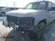 2006 GMC Sierra 1500 SLE1 z VIN 2GTEK13T561244705, wystawiony jako IAAI lot #41328431 z przebiegiem 217 723 mil mil oraz . Historia ofert i sprzedaży dostępna na DreamBid. Obrazek 6.