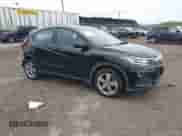 2020 Honda HR-V LX z VIN 3CZRU6H36LG701892, wystawiony jako IAAI lot #43007826 z przebiegiem 137 503 mil mil oraz . Historia ofert i sprzedaży dostępna na DreamBid. Obrazek 1.