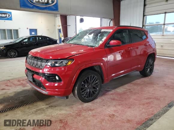 2022 Jeep Compass (RED) Edition z VIN 3C4NJDCB3NT207080, wystawiony jako Copart lot #60460855 z przebiegiem Nie podano mil oraz Szkoda całkowita • Salvage title. Historia ofert i sprzedaży dostępna na DreamBid. Obrazek 1.