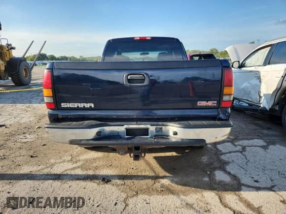 2005 GMC Sierra 1500 SLE с VIN 2GTEC19T651315851, выставлен на аукционе Copart как лот 68933875 с пробегом 185 638 миль миль и Списание • Salvage title. История ставок и продаж доступна на DreamBid. Изображение 6.