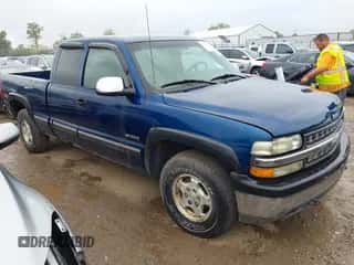 2001 Chevrolet Silverado 1500 LS z VIN 1GCEK19T51E176744, wystawiony jako IAAI lot #43271420 z przebiegiem 226 691 mil mil oraz . Historia ofert i sprzedaży dostępna na DreamBid. Obrazek 1.