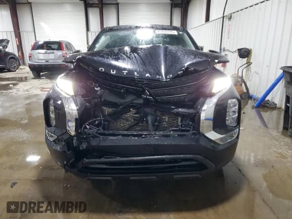 2022 Mitsubishi Outlander ES with VIN JA4J4TA89NZ023627, listed as a Copart auction lot 81433745 with 62,334 mi miles and Salvage title. Bid and sale history available at DreamBid. Image 5.