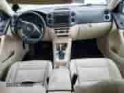 2013 Volkswagen Tiguan SE с VIN WVGAV7AX1DW527053, выставлен на аукционе Copart как лот 55934895 с пробегом 202 761 миль миль и Чистый • Clean title. История ставок и продаж доступна на DreamBid. Изображение 8.