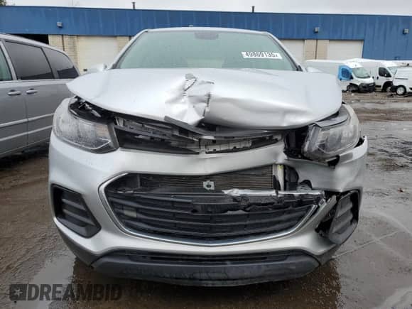 2018 Chevrolet Trax LS z VIN 3GNCJKSB4JL235839, wystawiony jako Copart lot #49869135 z przebiegiem 78 687 mil mil oraz Szkoda całkowita • Salvage title. Historia ofert i sprzedaży dostępna na DreamBid. Obrazek 5.