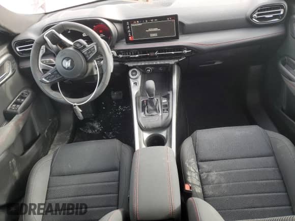 2024 Dodge Hornet R/T z VIN ZACPDFCW7R3A12327, wystawiony jako Copart lot #45739315 z przebiegiem 1 553 mil mil oraz Szkoda całkowita • Salvage title. Historia ofert i sprzedaży dostępna na DreamBid. Obrazek 8.