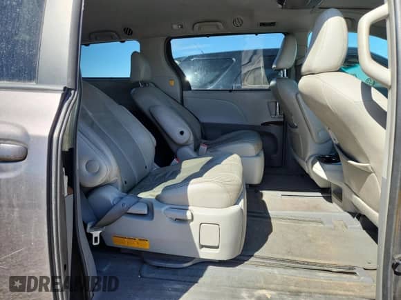 2012 Toyota Sienna XLE with VIN 5TDDK3DC9CS048583, listed as a Copart auction lot 81054555 with 220,434 mi miles and Clean title. Bid and sale history available at DreamBid. Image 11.