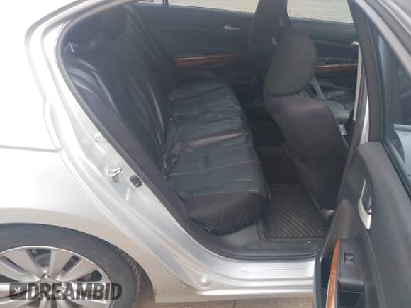 2011 Honda Accord EX z VIN 1HGCP2E7XBA151016, wystawiony jako IAAI lot #42850494 z przebiegiem 242 145 mil mil oraz . Historia ofert i sprzedaży dostępna na DreamBid. Obrazek 8.