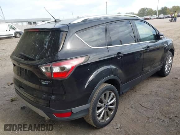 2017 Ford Escape Titanium z VIN 1FMCU9J90HUB07021, wystawiony jako IAAI lot #43492438 z przebiegiem 157 644 mil mil oraz . Historia ofert i sprzedaży dostępna na DreamBid. Obrazek 4.