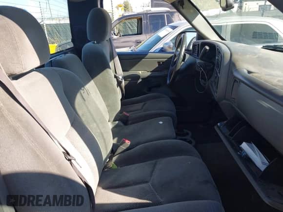 2005 Chevrolet Silverado 1500 z VIN 1GCEC14T55Z142306, wystawiony jako IAAI lot #41525048 z przebiegiem 202 114 mil mil oraz . Historia ofert i sprzedaży dostępna na DreamBid. Obrazek 8.