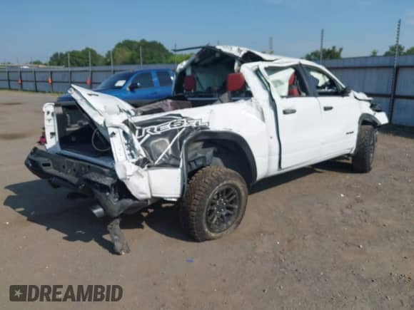 2025 Ram 1500 Rebel z VIN 1C6SRFLPXSN576962, wystawiony jako IAAI lot #42871333 z przebiegiem Nie podano mil oraz . Historia ofert i sprzedaży dostępna na DreamBid. Obrazek 4.