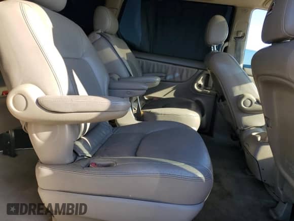 2004 Toyota Sienna XLE z VIN 5TDBA22C24S010816, wystawiony jako Copart lot #71118574 z przebiegiem 252 199 mil mil oraz Czysty tytuł • Clean title. Historia ofert i sprzedaży dostępna na DreamBid. Obrazek 11.