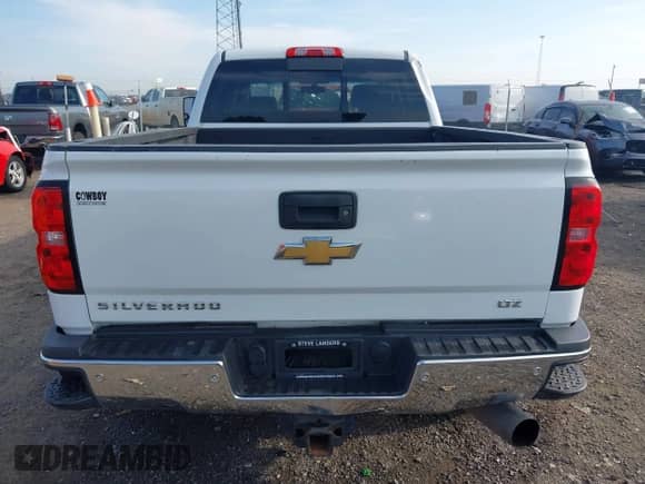 2017 Chevrolet Silverado 2500HD LTZ z VIN 1GC1KWEY8HF162791, wystawiony jako IAAI lot #42572257 z przebiegiem 198 991 mil mil oraz . Historia ofert i sprzedaży dostępna na DreamBid. Obrazek 21.