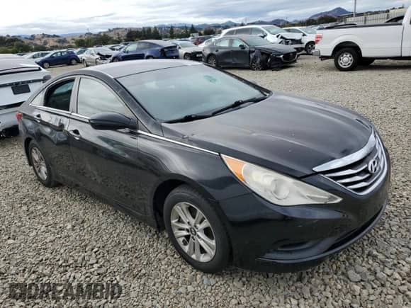 2014 Hyundai Sonata GLS z VIN 5NPEB4AC8EH923045, wystawiony jako Copart lot #82182055 z przebiegiem 156 845 mil mil oraz Szkoda całkowita • Salvage title. Historia ofert i sprzedaży dostępna na DreamBid. Obrazek 4.