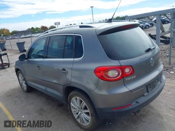 2009 Volkswagen Tiguan SE с VIN WVGBV95NX9W001231, выставлен на аукционе IAAI как лот 43352137 с пробегом 103 702 миль миль и . История ставок и продаж доступна на DreamBid. Изображение 3.