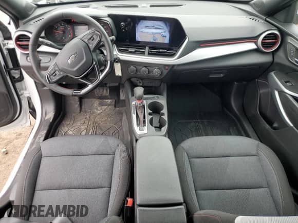 2024 Chevrolet Trax 1RS z VIN KL77LGE24RC157404, wystawiony jako Copart lot #69441255 z przebiegiem 7 983 mil mil oraz Nie do naprawy • Non repairable. Historia ofert i sprzedaży dostępna na DreamBid. Obrazek 8.