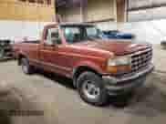 1994 Ford F-150 z VIN 1FTEF14Y7RLB07665, wystawiony jako Copart lot #66776835 z przebiegiem 203 059 mil mil oraz Czysty tytuł • Clean title. Historia ofert i sprzedaży dostępna na DreamBid. Obrazek 4.