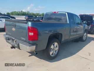 2010 Chevrolet Silverado 1500 LT z VIN 1GCSCSE07AZ276810, wystawiony jako IAAI lot #43164128 z przebiegiem 220 602 mil mil oraz . Historia ofert i sprzedaży dostępna na DreamBid. Obrazek 4.