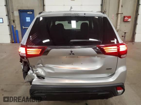 2020 Mitsubishi Outlander ES с VIN JA4AZ3A31LZ004962, выставлен на аукционе Copart как лот 65710775 с пробегом 50 751 миль миль и Списание • Salvage title. История ставок и продаж доступна на DreamBid. Изображение 6.