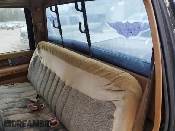 1989 Chevrolet Silverado 1500 с VIN 1GCDC14K4KE203263, выставлен на аукционе Copart как лот 47455485 с пробегом 2 279 550 миль миль и Списание • Salvage title. История ставок и продаж доступна на DreamBid. Изображение 10.