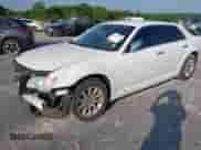 2011 Chrysler 300 C z VIN 2C3CA6CT6BH592462, wystawiony jako IAAI lot #41908913 z przebiegiem 178 000 mil mil oraz . Historia ofert i sprzedaży dostępna na DreamBid. Obrazek 2.