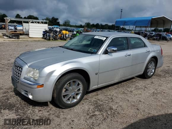 2007 Chrysler 300 C with VIN 2C3LK63H87H790475, listed as a Copart auction lot 67680935 with 176,470 mi miles and Salvage title. Bid and sale history available at DreamBid. Image 1.