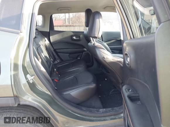 2019 Jeep Compass Latitude z VIN 3C4NJDBB9KT647656, wystawiony jako IAAI lot #41758729 z przebiegiem 83 932 mil mil oraz . Historia ofert i sprzedaży dostępna na DreamBid. Obrazek 8.