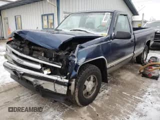 1998 Chevrolet Silverado 1500 with VIN 1GCEC14R5WZ145972, listed as a Copart auction lot 85748594 with 323,362 mi miles and Salvage title. Bid and sale history available at DreamBid. Image 1.