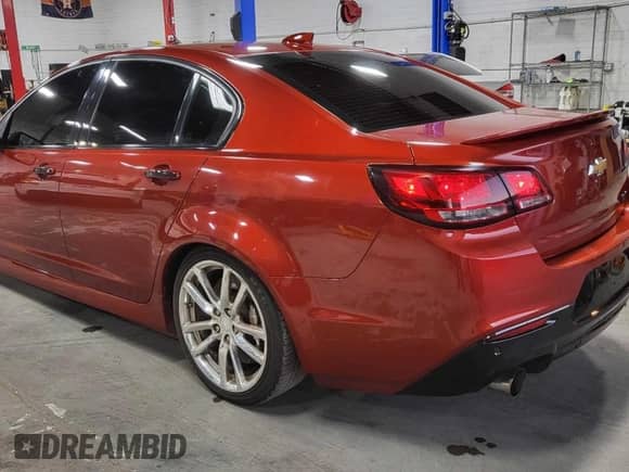 2015 Chevrolet SS z VIN 6G3F25RW3FL104047, wystawiony jako Copart lot #90953635 z przebiegiem 68 892 mil mil oraz Czysty tytuł • Clean title. Historia ofert i sprzedaży dostępna na DreamBid. Obrazek 3.