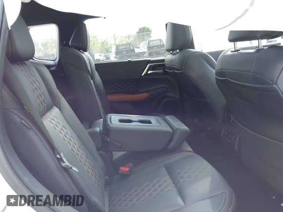 2024 Mitsubishi Outlander SEL с VIN JA4J3WA89RZ010189, выставлен на аукционе IAAI как лот 43075127 с пробегом 13 661 миль миль и . История ставок и продаж доступна на DreamBid. Изображение 8.