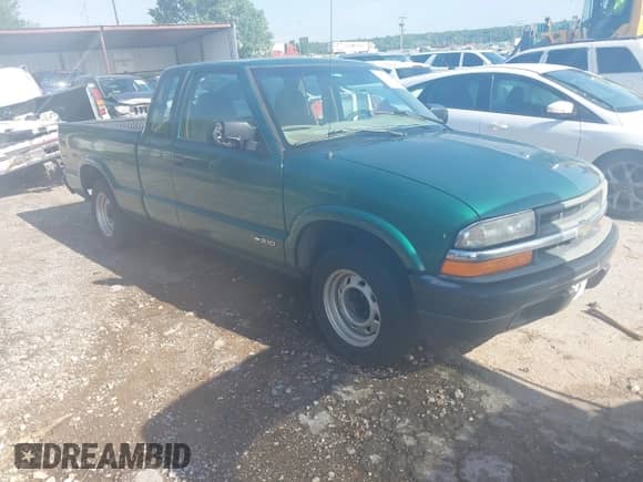 2000 Chevrolet S-10 LS Xtreme z VIN 1GCCS1959YK256021, wystawiony jako IAAI lot #42691373 z przebiegiem 86 630 mil mil oraz . Historia ofert i sprzedaży dostępna na DreamBid. Obrazek 1.