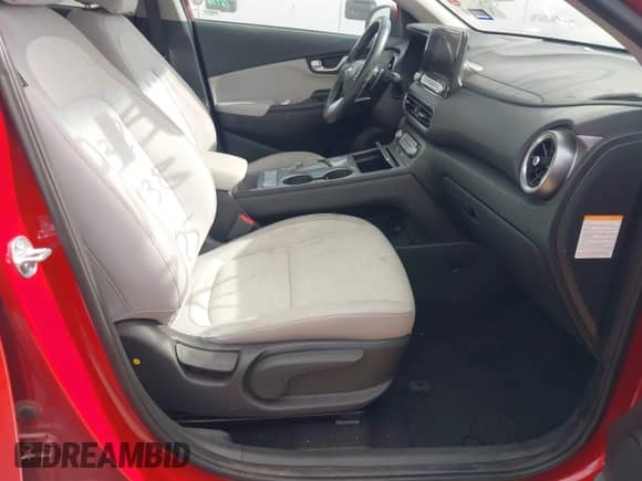 2023 Hyundai Kona SEL z VIN KM8K33AG4PU192938, wystawiony jako IAAI lot #43527773 z przebiegiem 86 580 mil mil oraz . Historia ofert i sprzedaży dostępna na DreamBid. Obrazek 5.