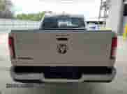 2022 Ram 1500 Big Horn z VIN 1C6RREBG9NN272780, wystawiony jako Copart lot #68863085 z przebiegiem 59 625 mil mil oraz Czysty tytuł • Clean title. Historia ofert i sprzedaży dostępna na DreamBid. Obrazek 6.