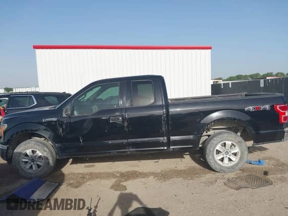 2018 Ford F-150 XL z VIN 1FTEX1EB2JKC81273, wystawiony jako IAAI lot #42261458 z przebiegiem 204 928 mil mil oraz . Historia ofert i sprzedaży dostępna na DreamBid. Obrazek 14.