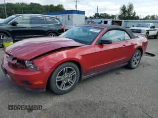 2010 Ford Mustang V6 z VIN 1ZVBP8EN2A5179263, wystawiony jako Copart lot #67444495 z przebiegiem 115 757 mil mil oraz Szkoda całkowita • Salvage title. Historia ofert i sprzedaży dostępna na DreamBid. Obrazek 1.