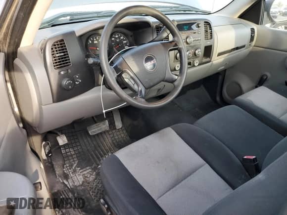 2007 GMC Sierra 1500 Work Truck z VIN 1GTEC14XX7Z615462, wystawiony jako Copart lot #81024545 z przebiegiem 201 148 mil mil oraz Czysty tytuł • Clean title. Historia ofert i sprzedaży dostępna na DreamBid. Obrazek 8.