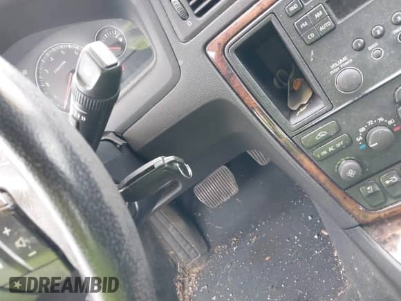 2005 Volvo S60 с VIN YV1RH592452475870, выставлен на аукционе IAAI как лот 42082002 с пробегом 226 918 миль миль и . История ставок и продаж доступна на DreamBid. Изображение 11.