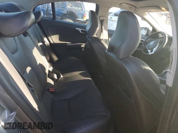 2018 Volvo S60 Dynamic z VIN YV140MTL3J2454354, wystawiony jako Copart lot #85554025 z przebiegiem 93 821 mil mil oraz Szkoda całkowita • Salvage title. Historia ofert i sprzedaży dostępna na DreamBid. Obrazek 10.