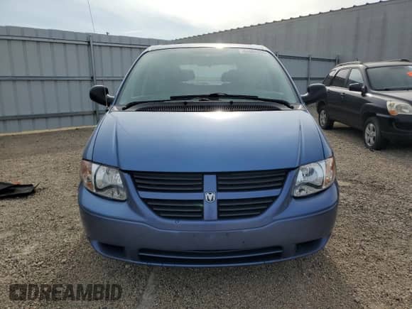 2007 Dodge Caravan SXT with VIN 1D4GP45R07B182731, listed as a Copart auction lot 84584255 with 139,173 mi miles and Salvage title. Bid and sale history available at DreamBid. Image 5.
