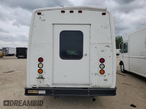 2007 Chevrolet Express Commercial DRW C7L with VIN 1GBJG31U671234848, listed as a Copart auction lot 50197555 with 97,869 mi miles and Salvage title. Bid and sale history available at DreamBid. Image 6.