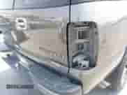 2000 Chevrolet Suburban LS z VIN 3GNEC16TXYG213573, wystawiony jako IAAI lot #42374608 z przebiegiem 155 774 mil mil oraz . Historia ofert i sprzedaży dostępna na DreamBid. Obrazek 13.