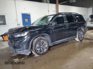 2024 Honda Pilot Sport z VIN 5FNYG2H39RB011702, wystawiony jako Copart lot #66622915 z przebiegiem 38 505 mil mil oraz Nie do naprawy • Non repairable. Historia ofert i sprzedaży dostępna na DreamBid. Obrazek 1.