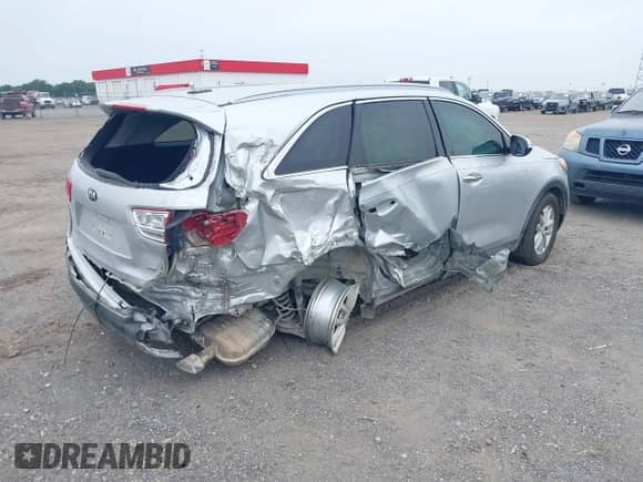 2016 Kia Sorento L with VIN 5XYPG4A34GG078831, listed as a IAAI auction lot 42459941 with 85,861 mi miles and . Bid and sale history available at DreamBid. Image 4.