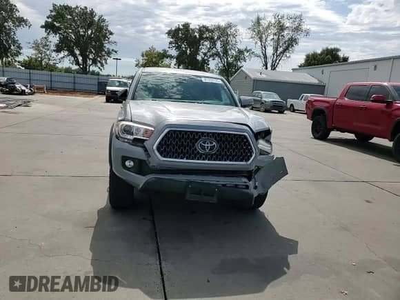2019 Toyota Tacoma TRD Off Road z VIN 3TMCZ5AN7KM210332, wystawiony jako Copart lot #81743135 z przebiegiem 90 681 mil mil oraz Szkoda całkowita • Salvage title. Historia ofert i sprzedaży dostępna na DreamBid. Obrazek 14.