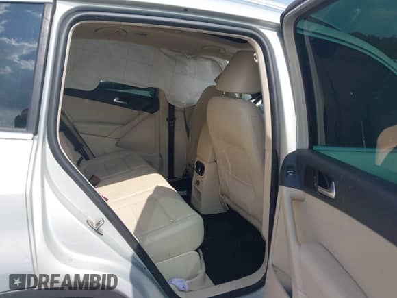 2012 Volkswagen Tiguan S с VIN WVGAV7AX2CW599930, выставлен на аукционе IAAI как лот 42805568 с пробегом 78 786 миль миль и . История ставок и продаж доступна на DreamBid. Изображение 8.