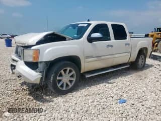 2011 GMC Sierra 1500 Denali z VIN 3GTP1XE2XBG368389, wystawiony jako Copart lot #59590585 z przebiegiem 77 792 mil mil oraz Szkoda całkowita • Salvage title. Historia ofert i sprzedaży dostępna na DreamBid. Obrazek 1.