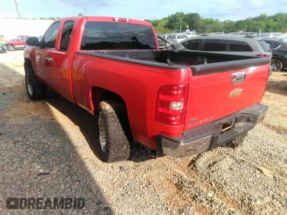 2010 Chevrolet Silverado 1500 LT with VIN 1GCSKSEA3AZ166347, listed as a IAAI auction lot 42307431 with 188,544 mi miles and . Bid and sale history available at DreamBid. Image 3.