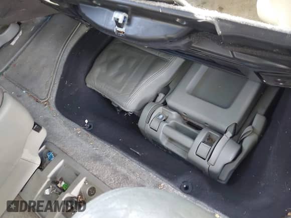 2007 Honda Odyssey EX-L z VIN 5FNRL38787B080046, wystawiony jako IAAI lot #42240227 z przebiegiem 138 073 mil mil oraz . Historia ofert i sprzedaży dostępna na DreamBid. Obrazek 14.