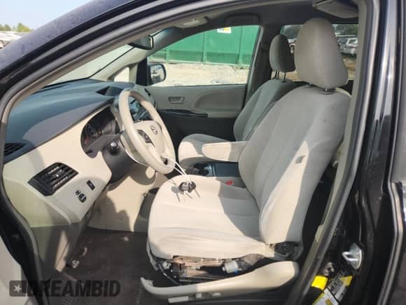 2012 Toyota Sienna LE с VIN 5TDKK3DC6CS272000, выставлен на аукционе Copart как лот 81020445 с пробегом 118 524 миль миль и Списание • Salvage title. История ставок и продаж доступна на DreamBid. Изображение 7.