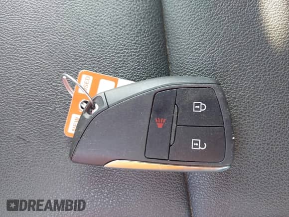 2024 Chevrolet Silverado 1500 Work Truck z VIN 1GCUDAED4RZ106919, wystawiony jako IAAI lot #43236335 z przebiegiem 56 572 mil mil oraz . Historia ofert i sprzedaży dostępna na DreamBid. Obrazek 11.