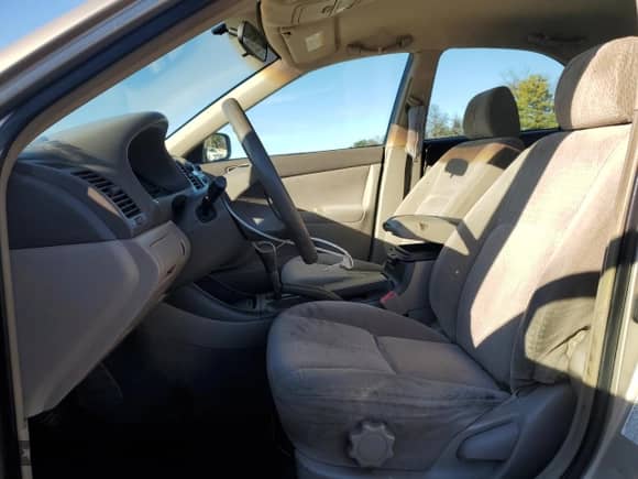 2002 Toyota Camry LE z VIN 4T1BE32K82U588621, wystawiony jako Copart lot #86985085 z przebiegiem 252 745 mil mil oraz Szkoda całkowita • Salvage title. Historia ofert i sprzedaży dostępna na DreamBid. Obrazek 7.